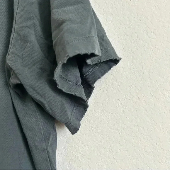 Oversizeded Distressed Graphic Tee size S/M - Picture 5 of 9